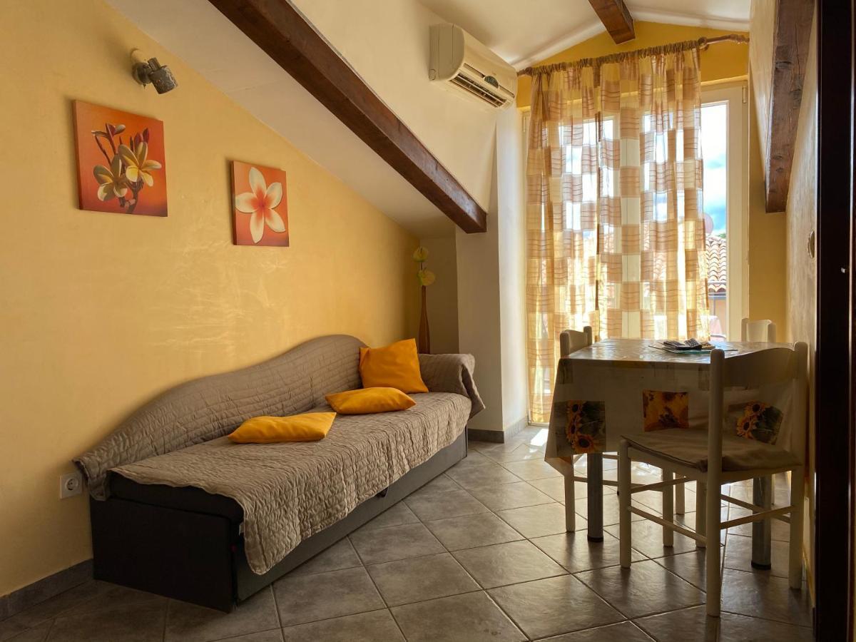 Apartments Tajana Novigrad Istria Buitenkant foto